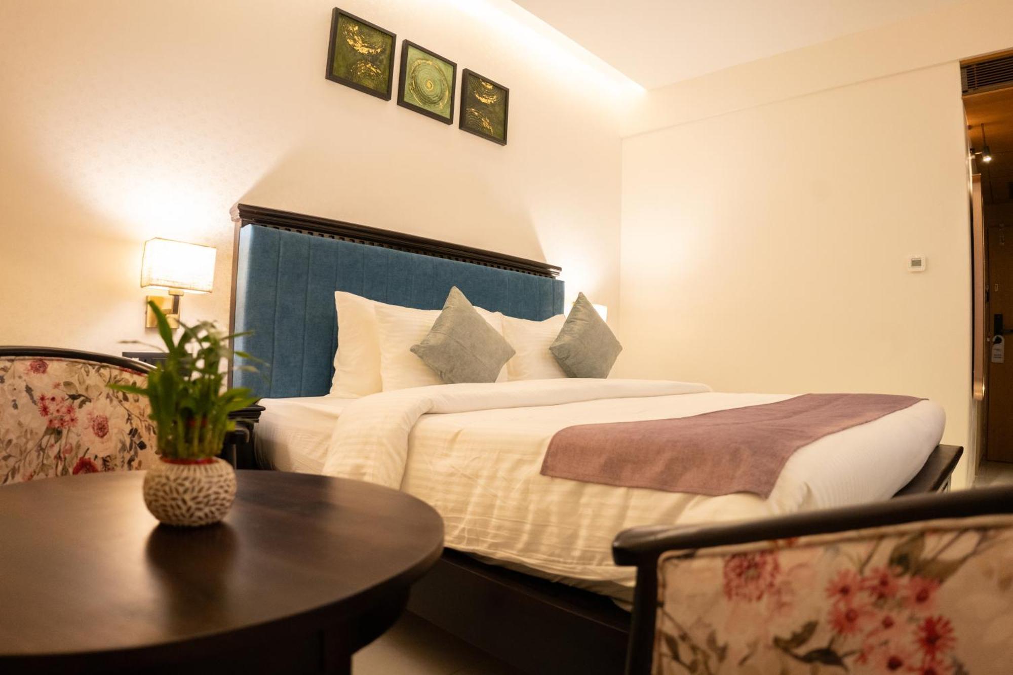 Pride Elite, Daman Hotel Екстериор снимка