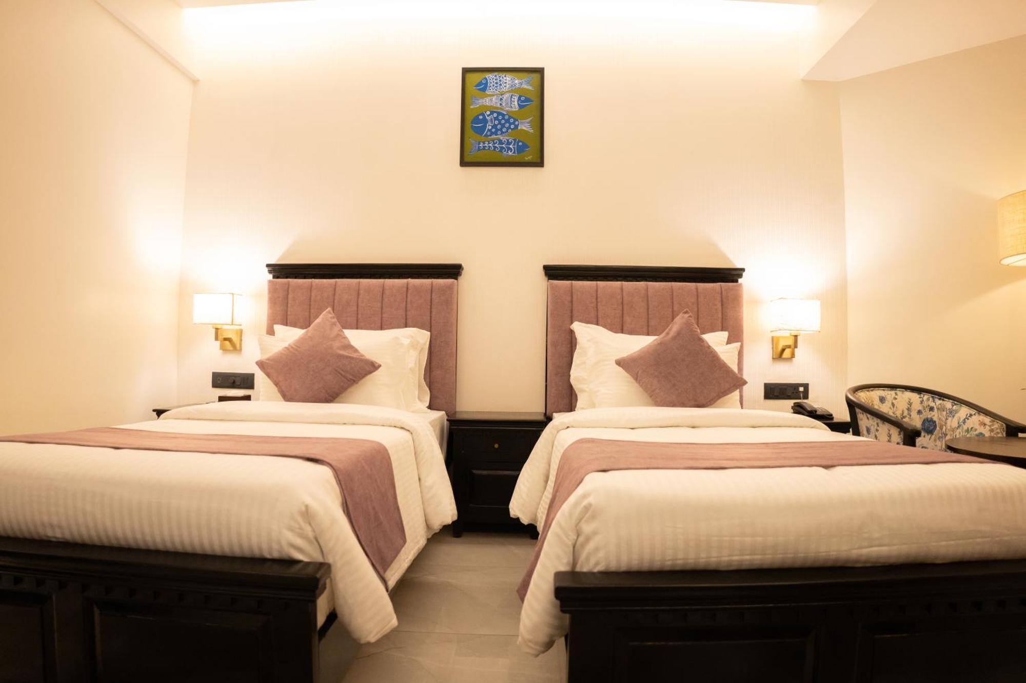 Pride Elite, Daman Hotel Екстериор снимка