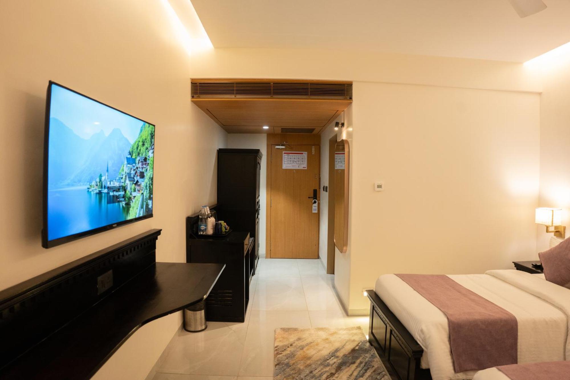 Pride Elite, Daman Hotel Екстериор снимка