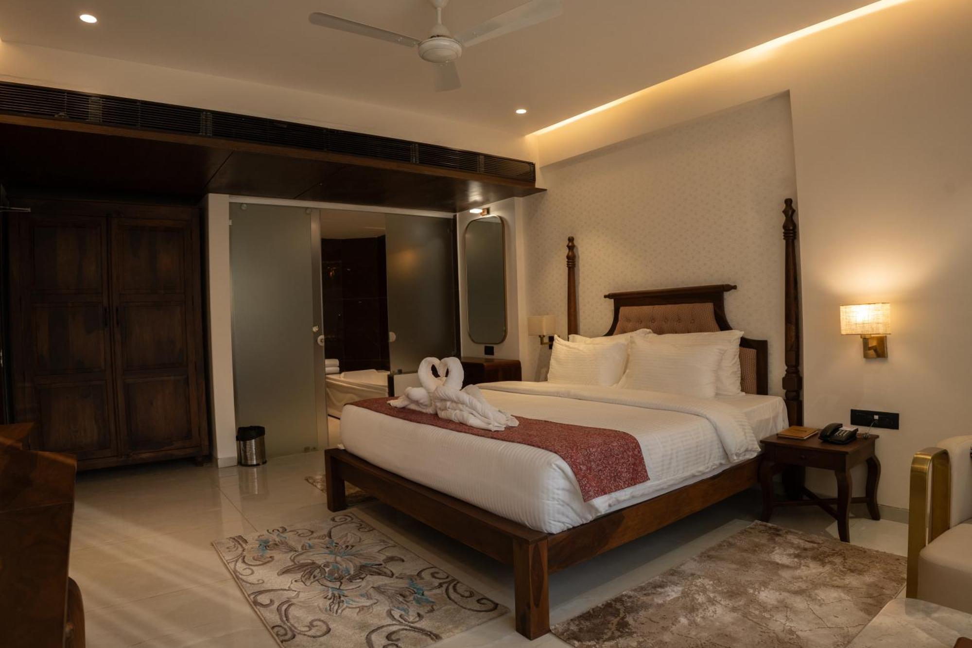 Pride Elite, Daman Hotel Екстериор снимка