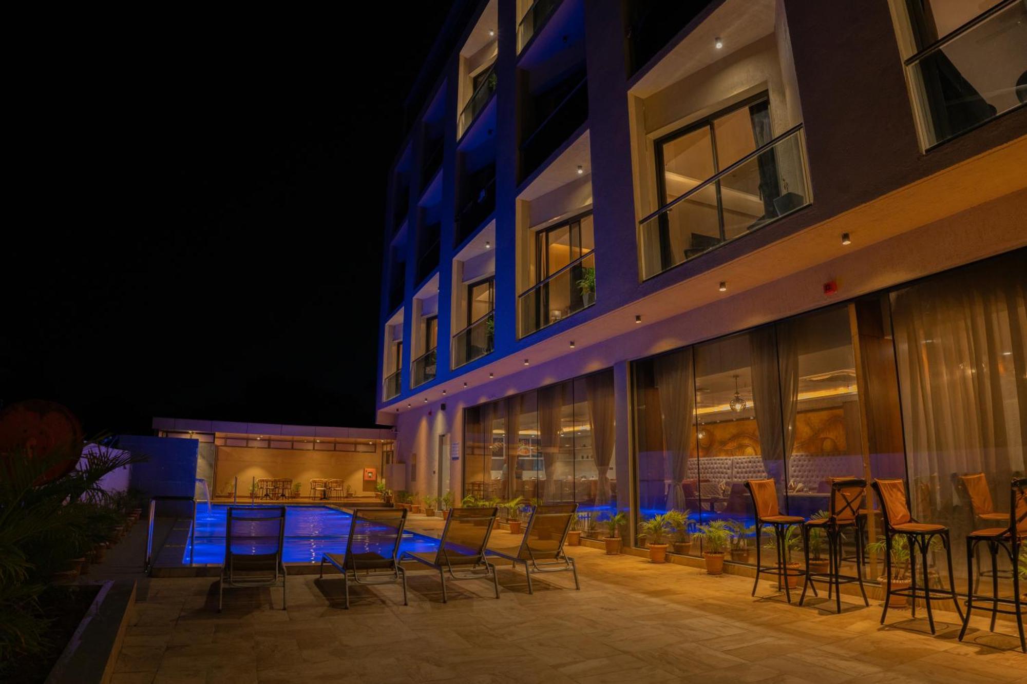 Pride Elite, Daman Hotel Екстериор снимка