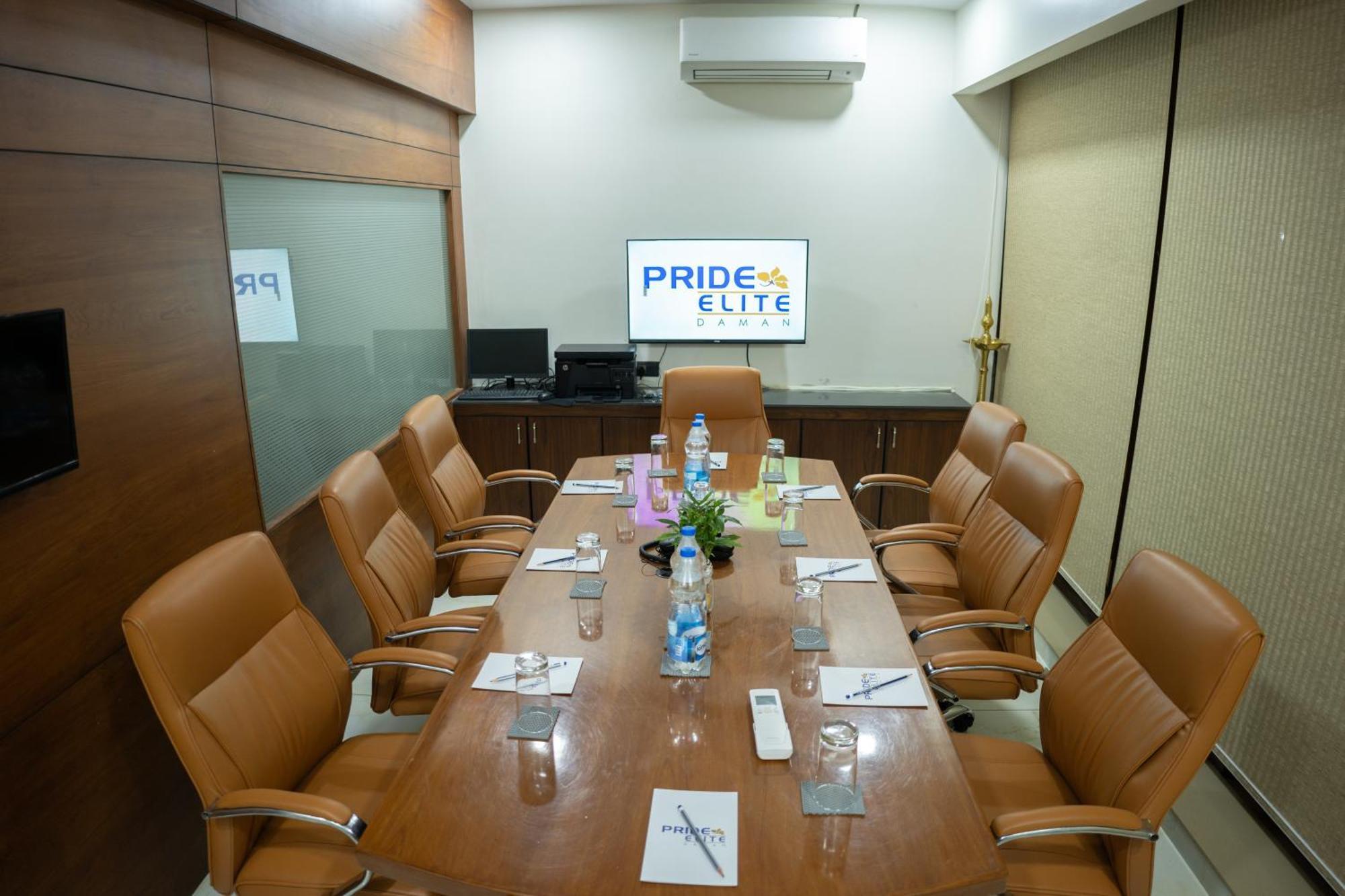 Pride Elite, Daman Hotel Екстериор снимка