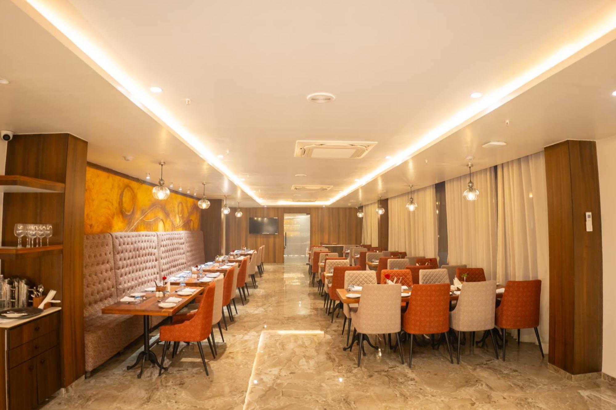 Pride Elite, Daman Hotel Екстериор снимка
