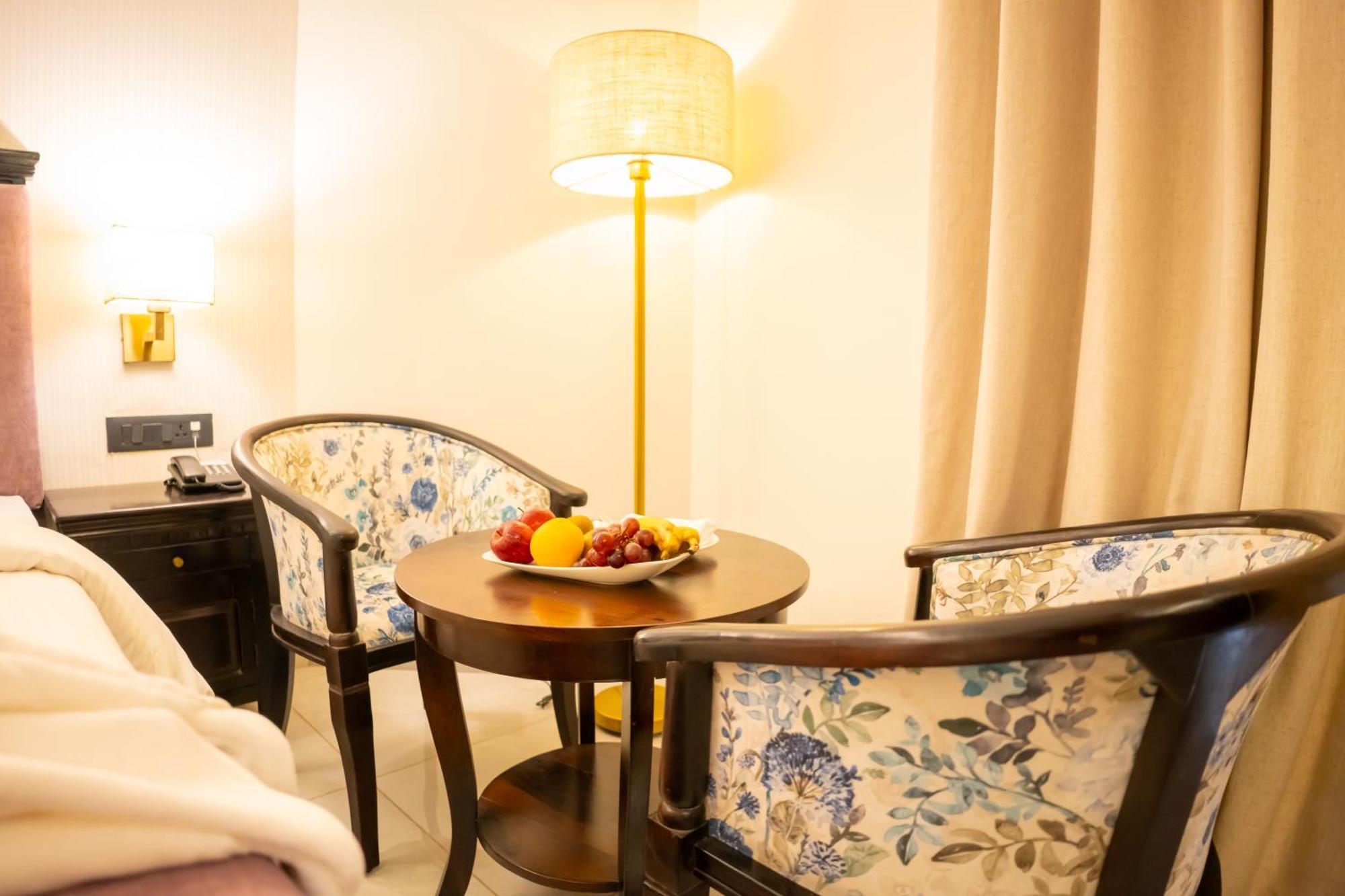Pride Elite, Daman Hotel Екстериор снимка