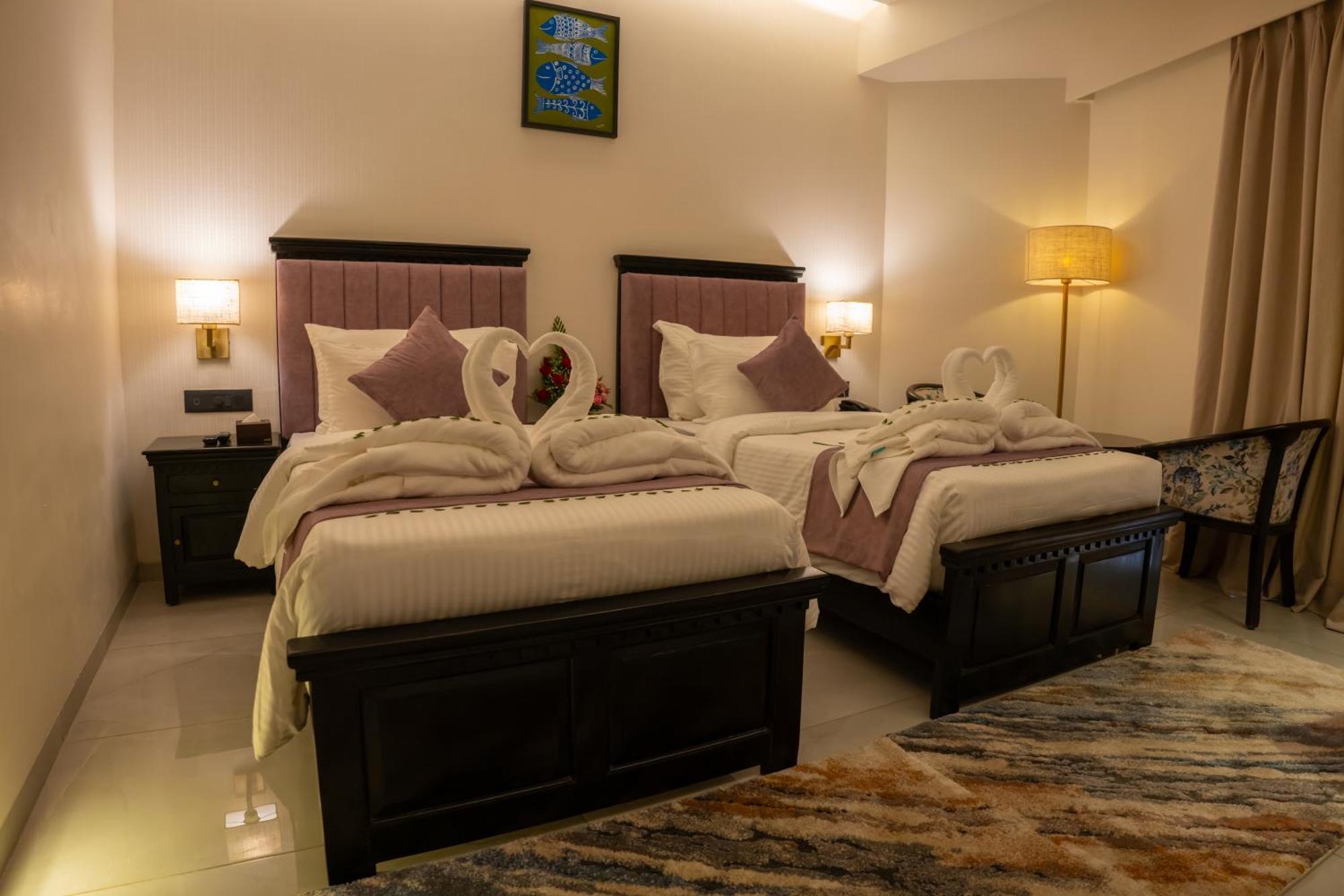 Pride Elite, Daman Hotel Екстериор снимка
