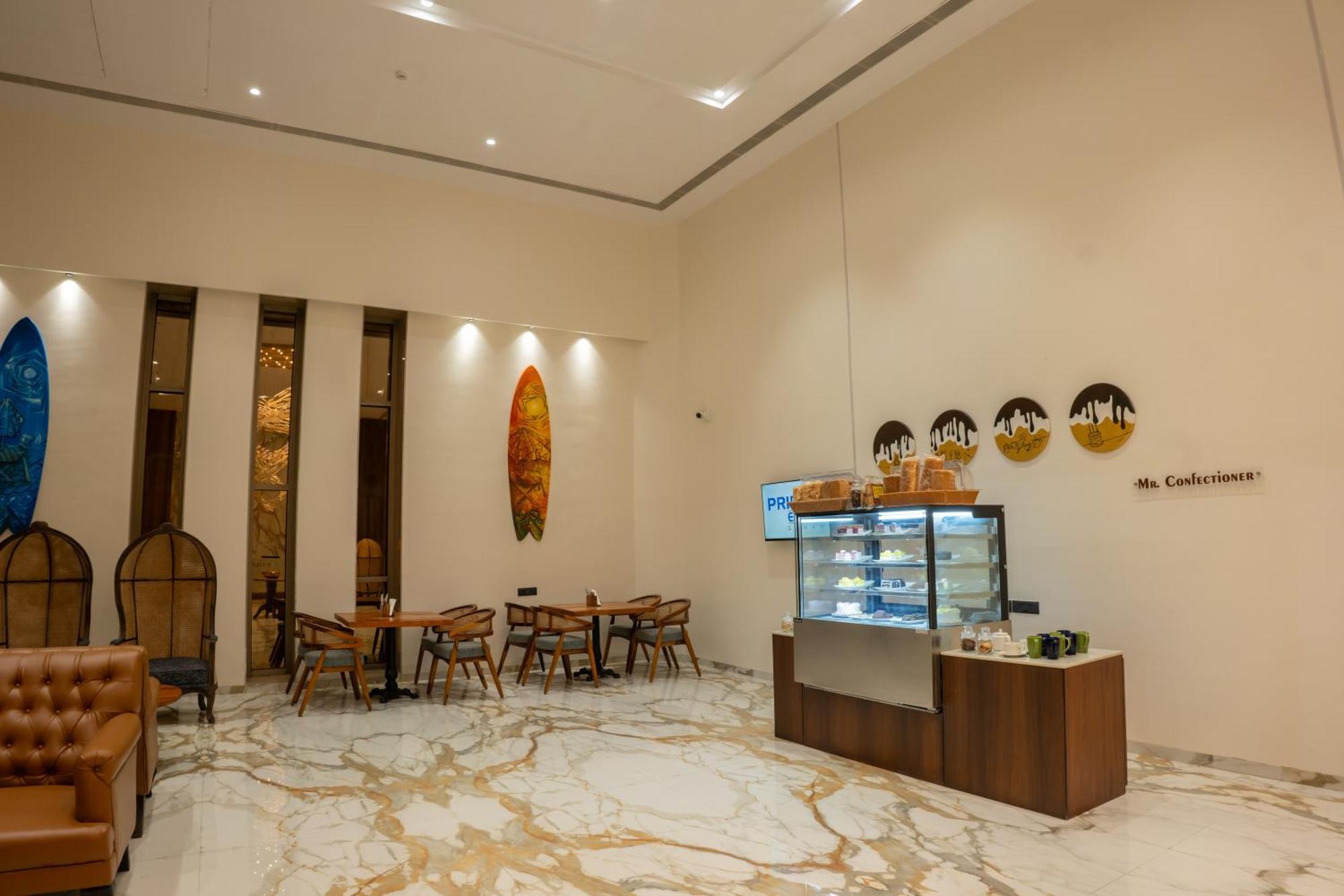 Pride Elite, Daman Hotel Екстериор снимка