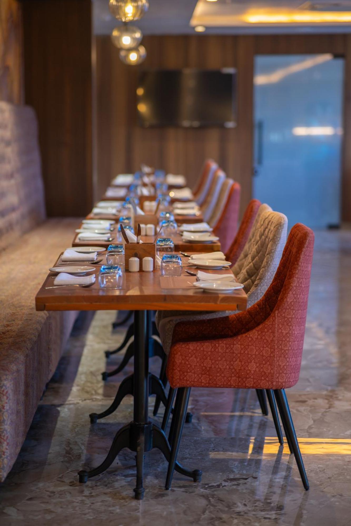 Pride Elite, Daman Hotel Екстериор снимка