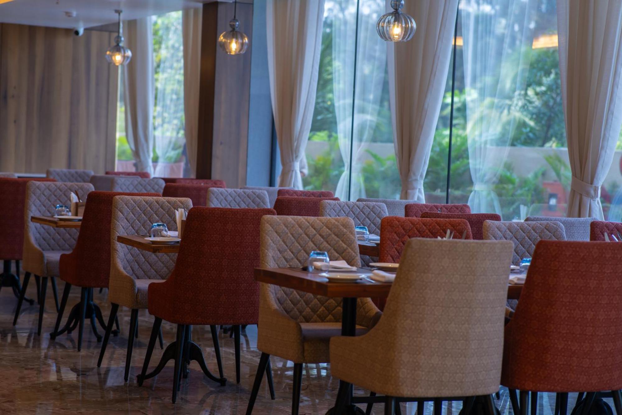 Pride Elite, Daman Hotel Екстериор снимка
