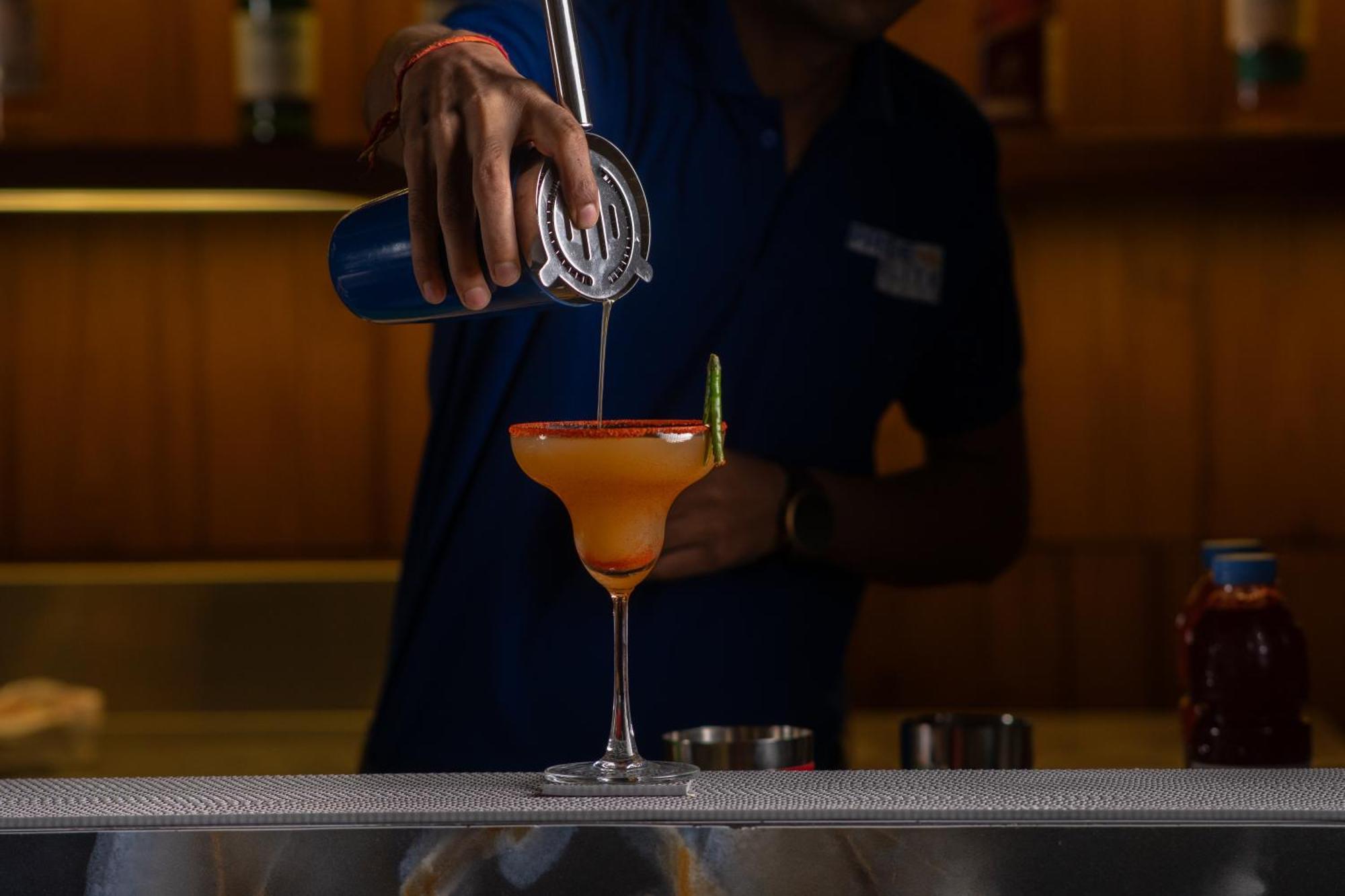 Pride Elite, Daman Hotel Екстериор снимка
