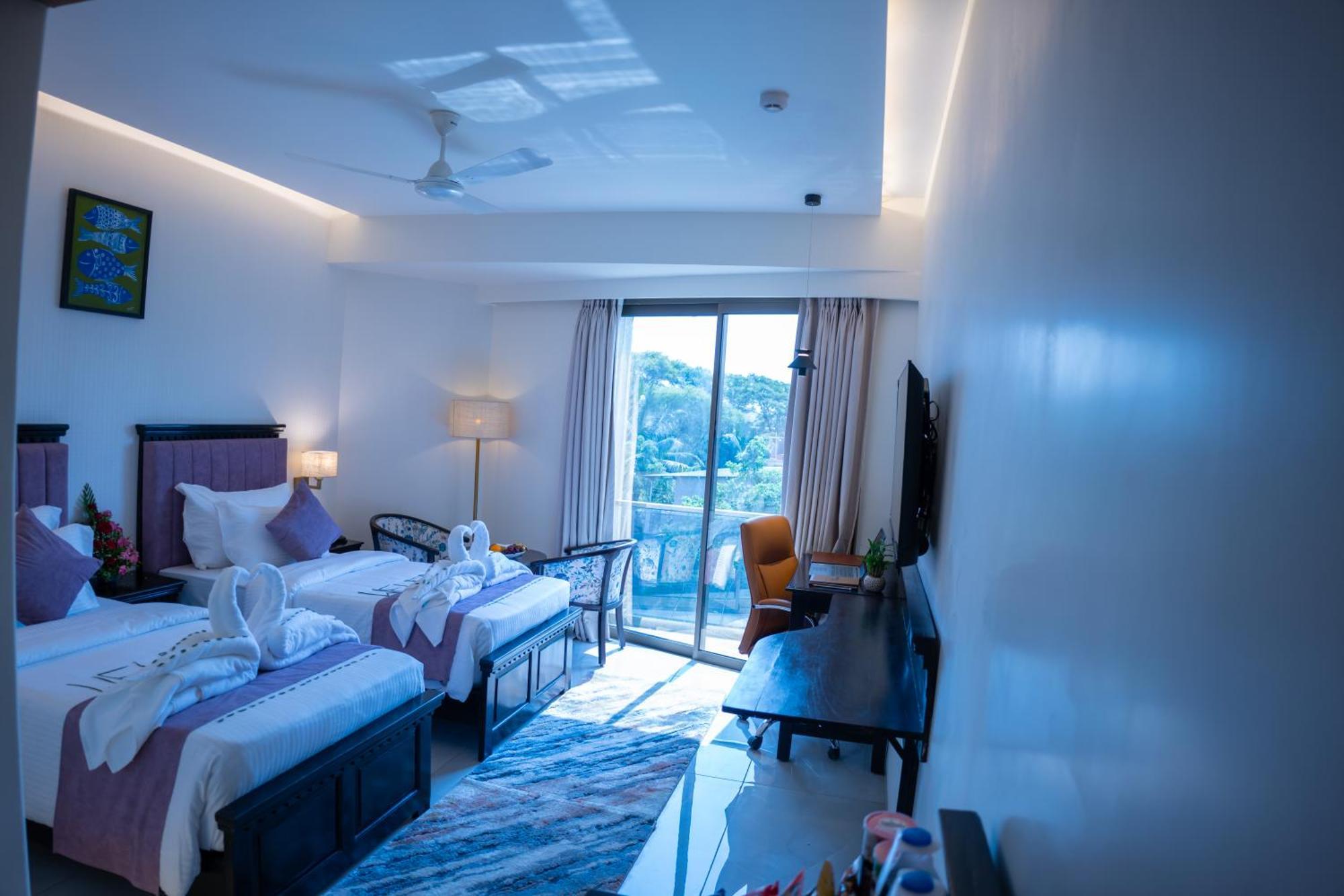 Pride Elite, Daman Hotel Екстериор снимка