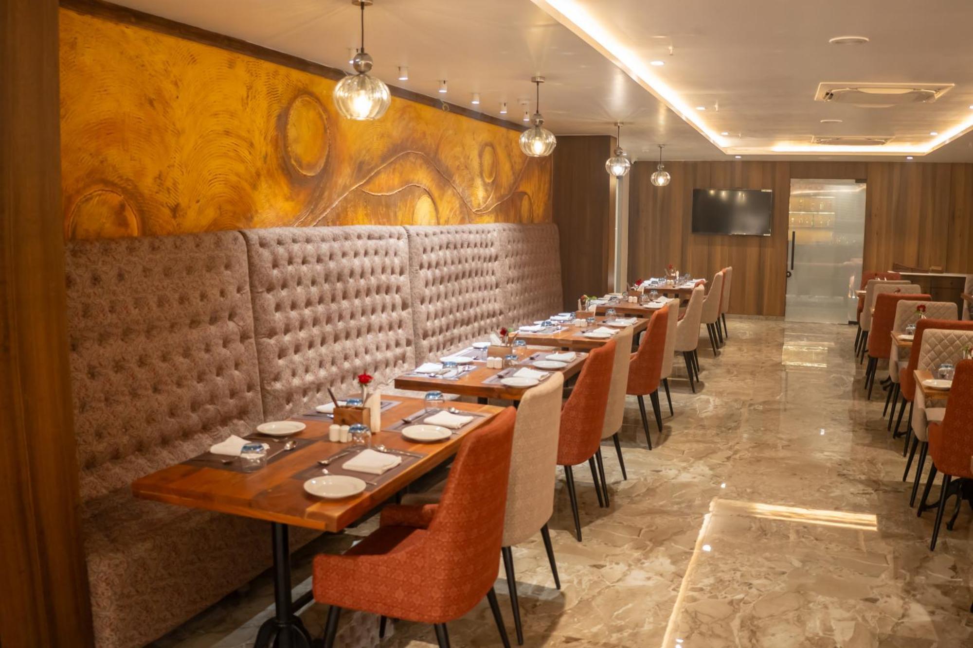 Pride Elite, Daman Hotel Екстериор снимка