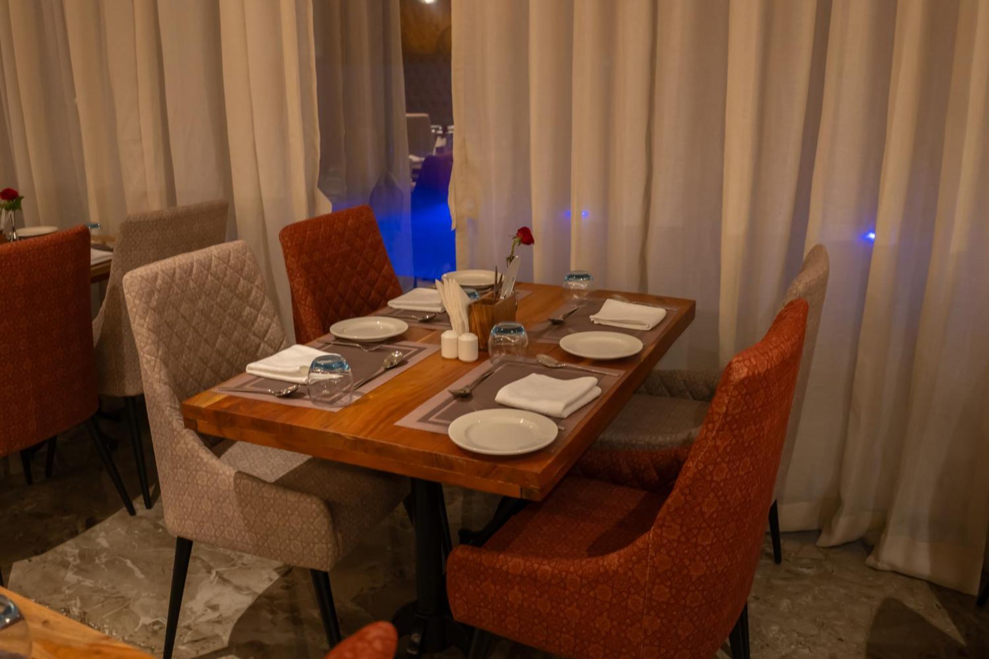 Pride Elite, Daman Hotel Екстериор снимка