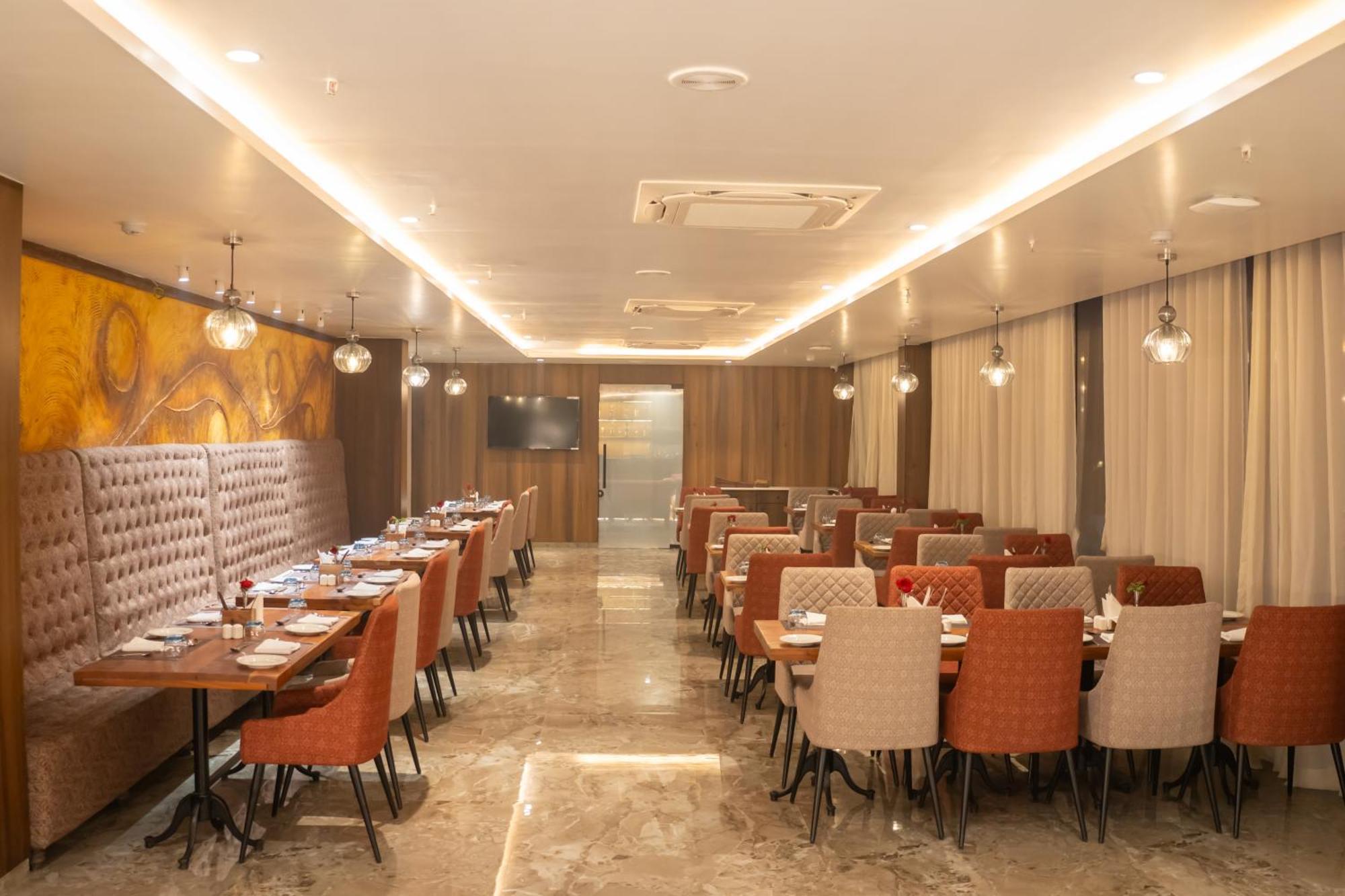 Pride Elite, Daman Hotel Екстериор снимка