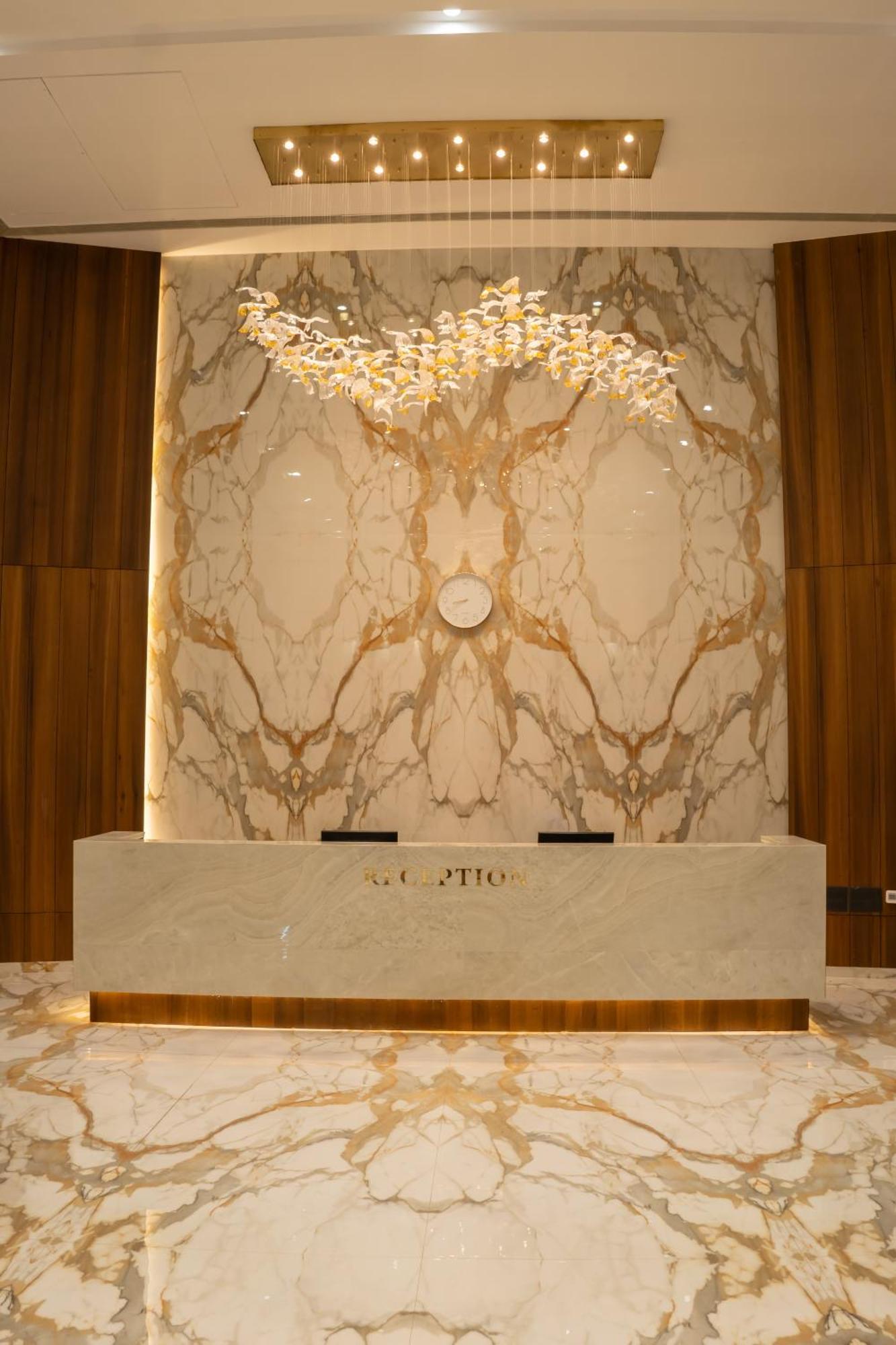 Pride Elite, Daman Hotel Екстериор снимка
